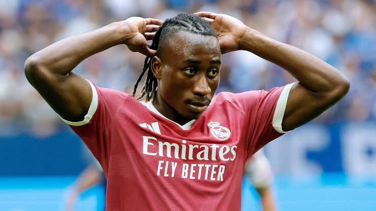 یان دیوماندِه بازیکن رئال مادرید در دیدار مقابل اینتر میلان